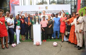Trophy tour : Le trophée de la CAN féminine présenté à la SABC à Douala