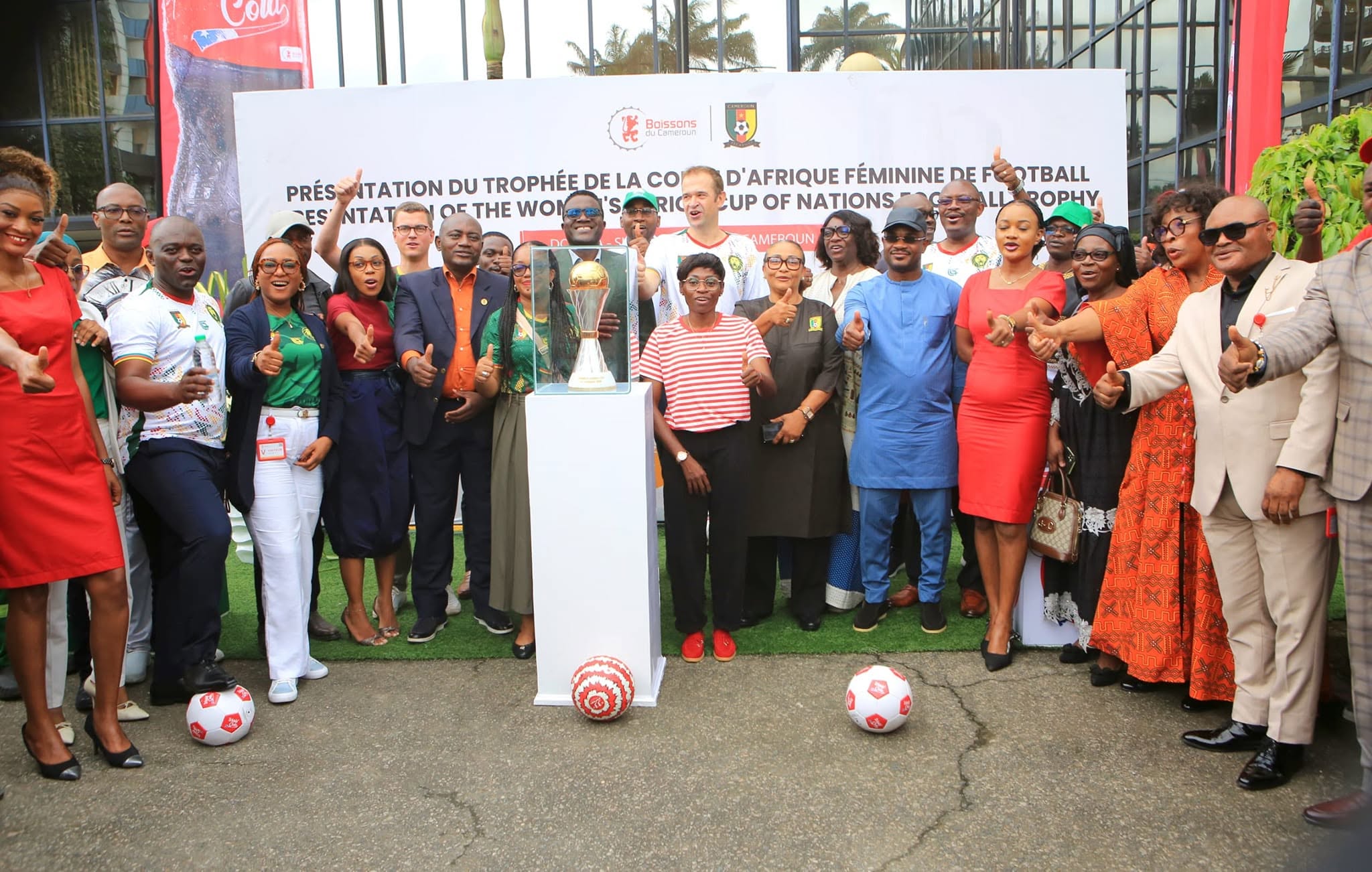 Trophy tour : Le trophée de la CAN féminine présenté à la SABC à Douala